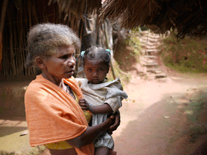 Adivasi im Dorf AMS